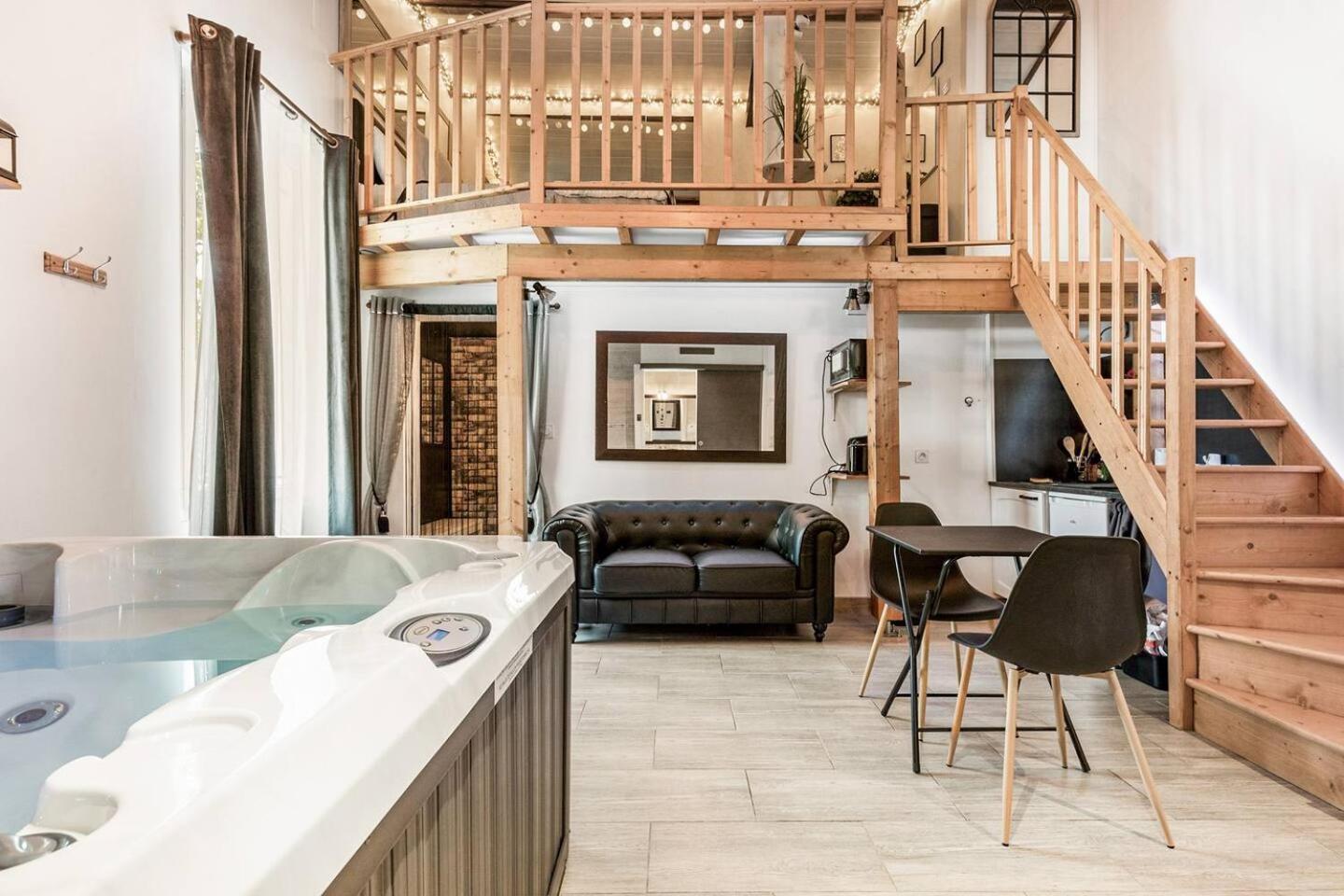 Love Room Narbonne Exterior photo